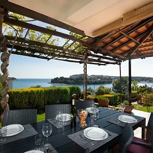 Apartment Irenne Sea View, Pula