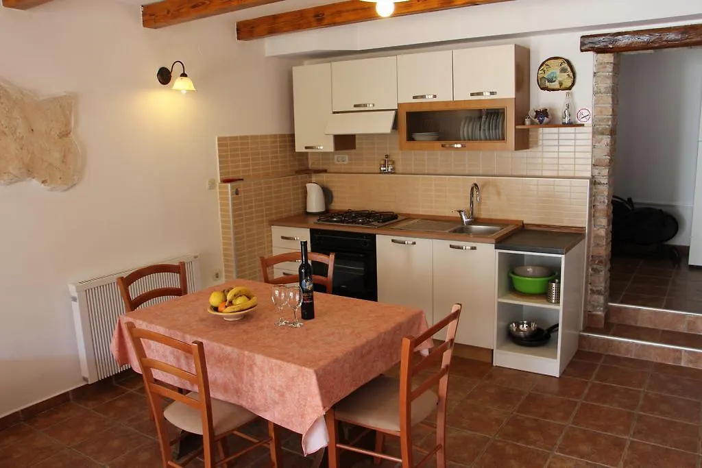 Apartment Dragun Pola 0*,  Croazia